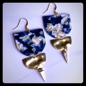Artisan Geometric dangle earrings NEW. (a1023)